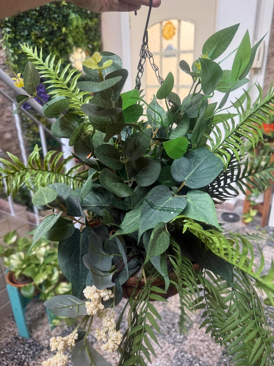 Ambientación tropical con plantas artificiales